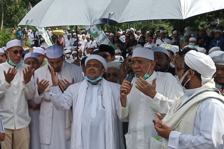 Kegiatan yang dihadiri oleh pemimpin FPI Rizieq Shihab itu telah memicu kerumunan massa di sepanjang jalur Puncak Bogor, Jawa Barat.