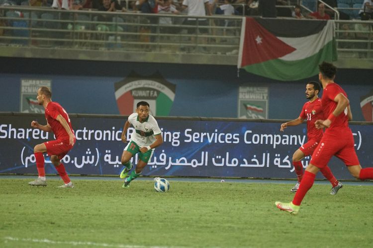 Aksi pemain sayap timnas Indonesia, Saddil Ramdani, pada laga Grup A Kualifikasi Piala Asia 2023 Indonesia vs Yordania di Stadion Internasional Jaber Al-Ahmad, Kuwait, Minggu (12/6/2022) dini hari WIB.