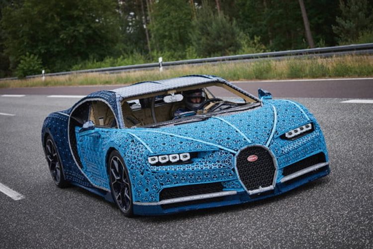 Lego Bugatti Chiron dibangun dari Lego dengan mesin penggerak bertenaga 5 tk