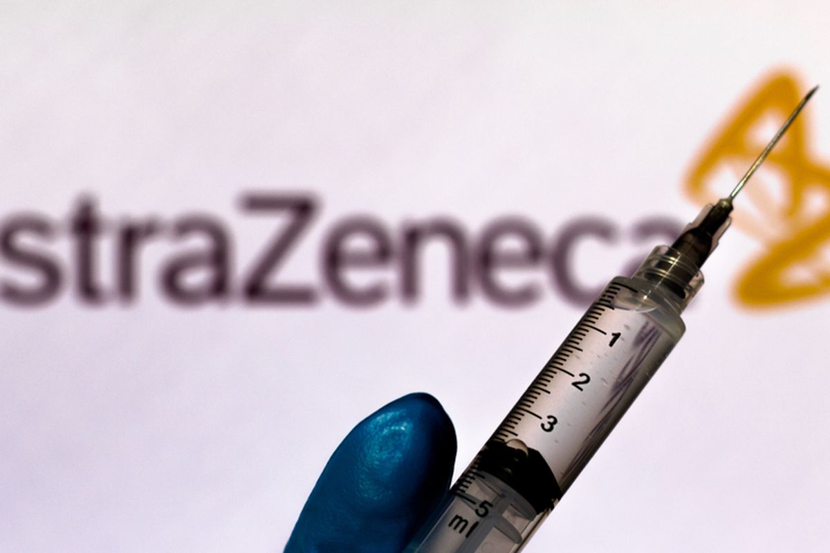 Ilustrasi vaksin Oxford-AstraZeneca yang dinamai AZD1222. Vaksin Covid-19 yang dikembangkan Oxford University dan AstraZeneca untuk melawan infeksi virus corona.