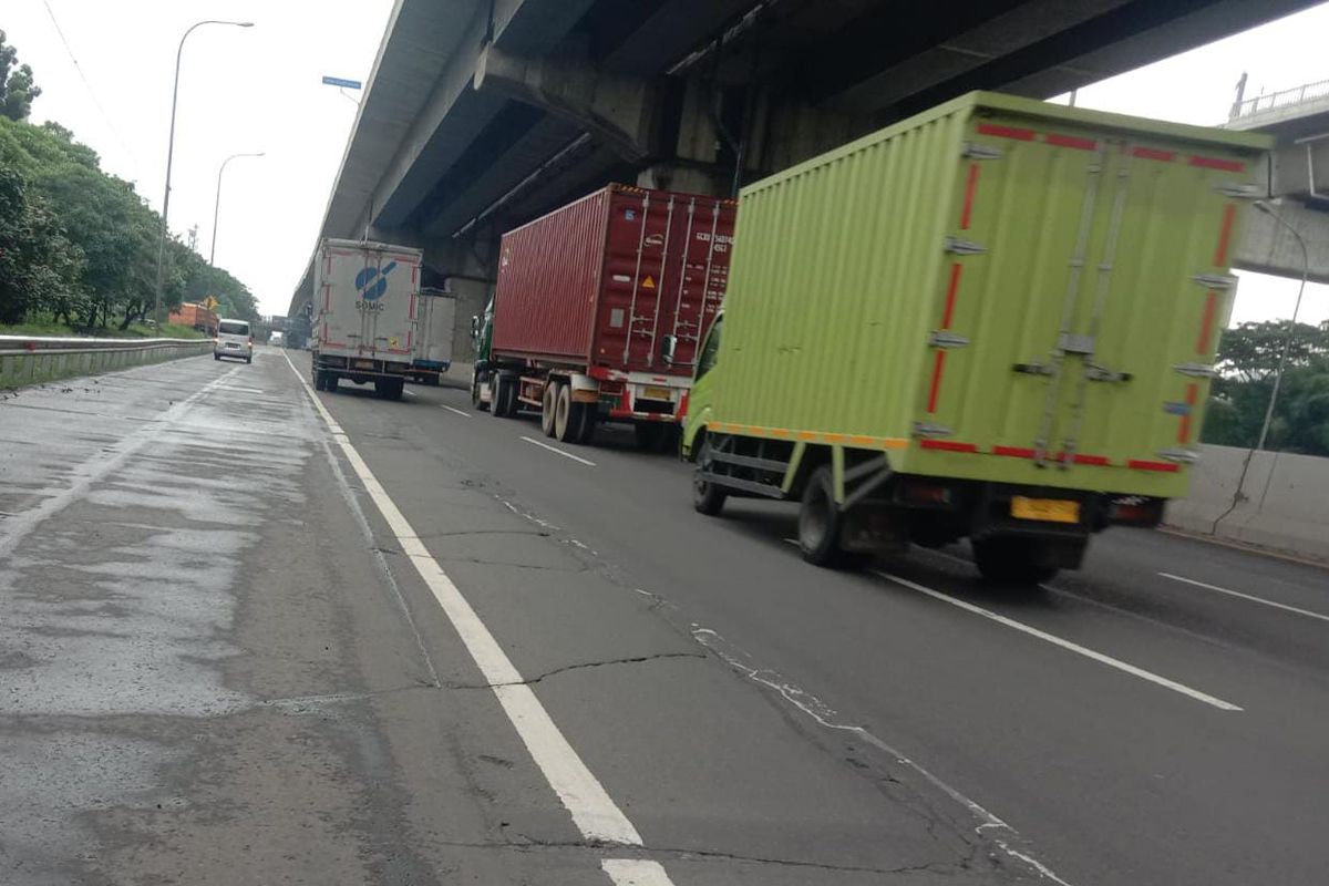 Perbaikan jalan di Ruas Tol Jakarta-Cikampek