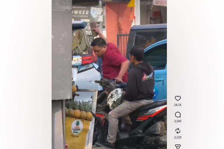 Kronologi Sopir Alphard Pukul Motor Pengemudi Ojek Pakai Batu di Jaksel