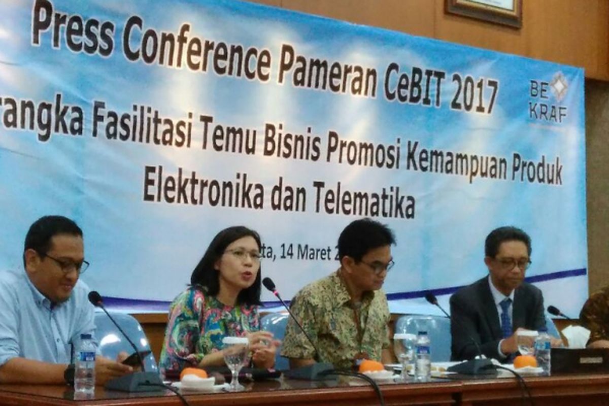 Konferensi pers Kemenperin dan Bekraf terkait keikutsertaan Indonesia dalam pameran komputer internasional Cebit 2017 di Kantor Kemenperin, Jakarta, Selasa (14/3/2017).