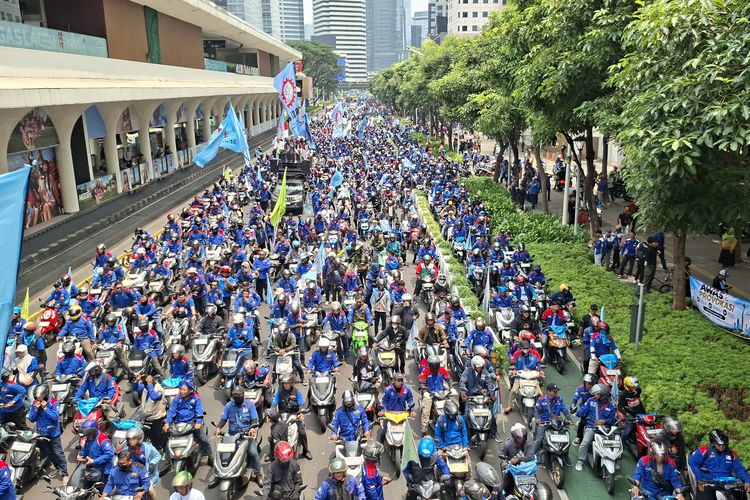 Demo Buruh di Sudirman Jakpus: Sampaikan 11 Tuntutan dan Orasi Satu Jam