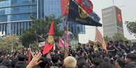 Massa Demo 28 Oktober Dicegat di Jalan Jenderal Sudirman, Dorong-Dorongan dengan Aparat