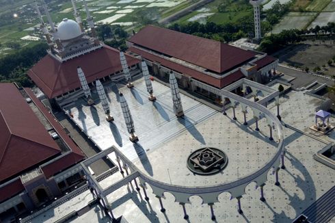 Menikmati Kemegahan Arsitektur Masjid Agung Jawa Tengah