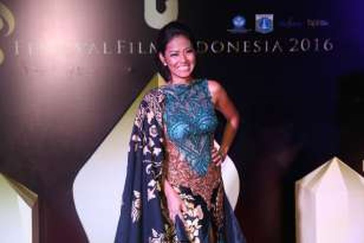 Shanty diabadikan ketika menghadiri pergelaran Festival Film Indonesia (FFI) 2016 di Teater Besar Taman Ismail Marzuki, Jakarta Pusat, Minggu (6/11/2016). Ajang penghargaan bagi insan perfilman Indonesia itu kali ini mengangkat tema Restorasi Film.