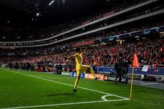 Kata Andrew Robertson Soal Serangan Geretan Fans Benfica: Mungkin Mereka Akan Berhenti Merokok!