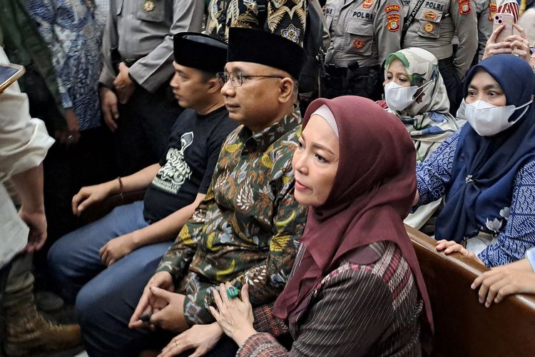 Keluarga Yaqut dari Solo hingga Rembang Hadiri Sidang Perdana Korupsi Kuota Haji