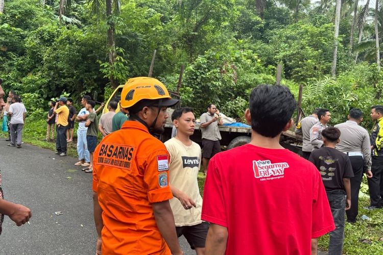 Truk Gagal Menanjak di Padang Pariaman, Kernet Tewas Tergilas Saat Ganjal Ban