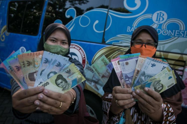 Ilustrasi penukaran uang untuk Lebaran 2024. BI membuka layanan penukaran uang di rest area tol saat arus mudik Lebaran 2024.