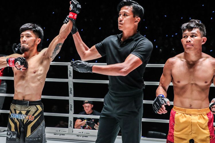 ONE Friday Fight: Lito Adiwang dan Adrian Mattheis. 
