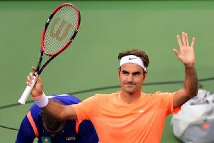 Petenis Swiss, Roger Federer, merayakan kemenangan atas petenis Amerika Serikat, Jack Sock, pada babak keempat BNP Paribas Terbuka di Indian Wells, Rabu (18/3/2015). Federer menang 6-3, 6-2.