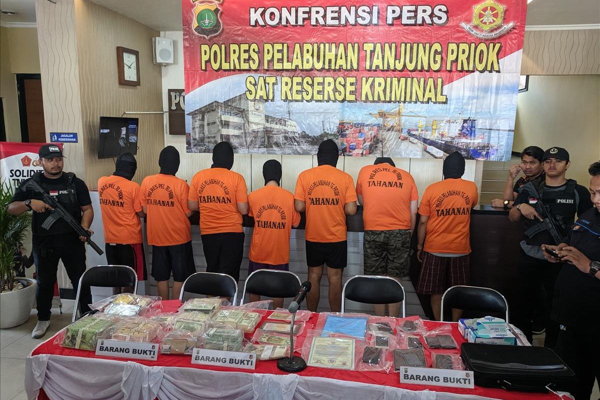 Press Release Miliaran uang palsu di Mapolres Tanjung Priok, Kamis (11/7/2019)