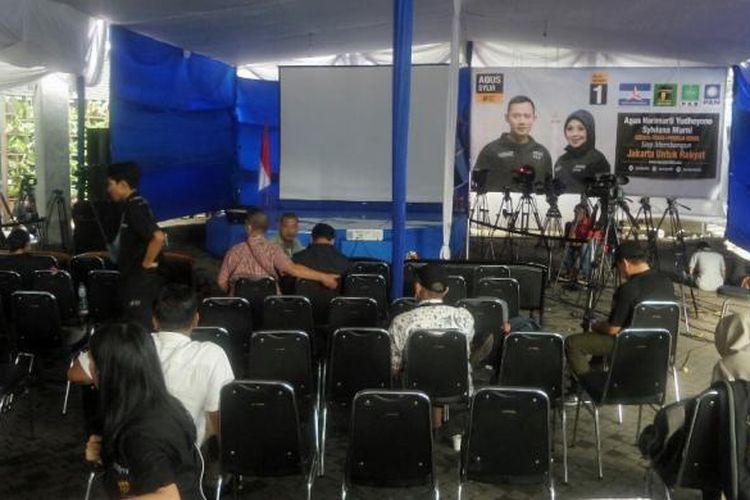 Suasana di Posko pemenangan pasangan Agus Yudhoyono dan Sylviana Murni di kantor DPP Partai Demokrat, Jakarta Pusat, Rabu (15/2/2017) sore