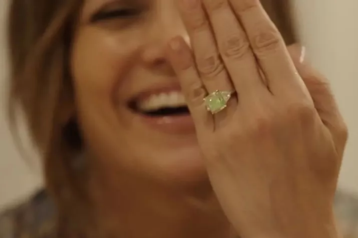 Jennifer Lopez dan cincin tunangan 