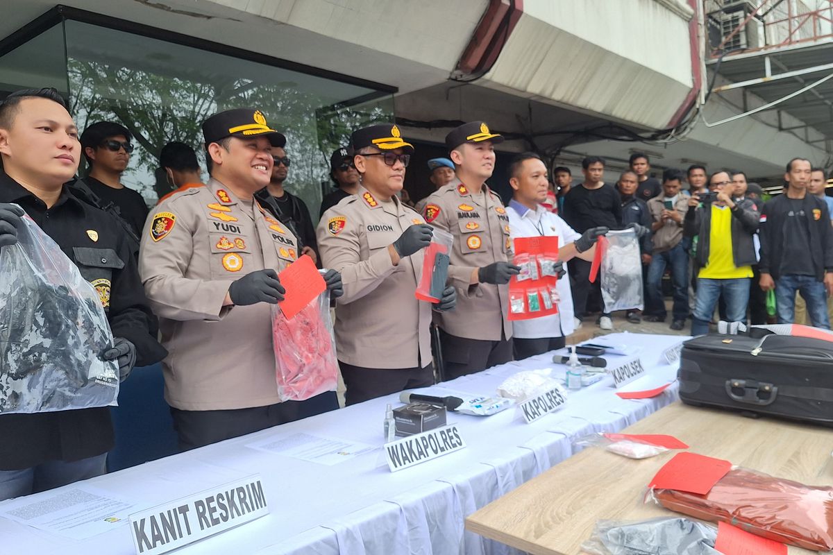 Kapolres Jakarta Utara (Jakut), Komisaris Besar Polisi Gidion Arif Setyawan mengungkap penyebab wanita hamim tewas di Kelapa Gading, Jakarta Utara. Selasa (23/4/2024).