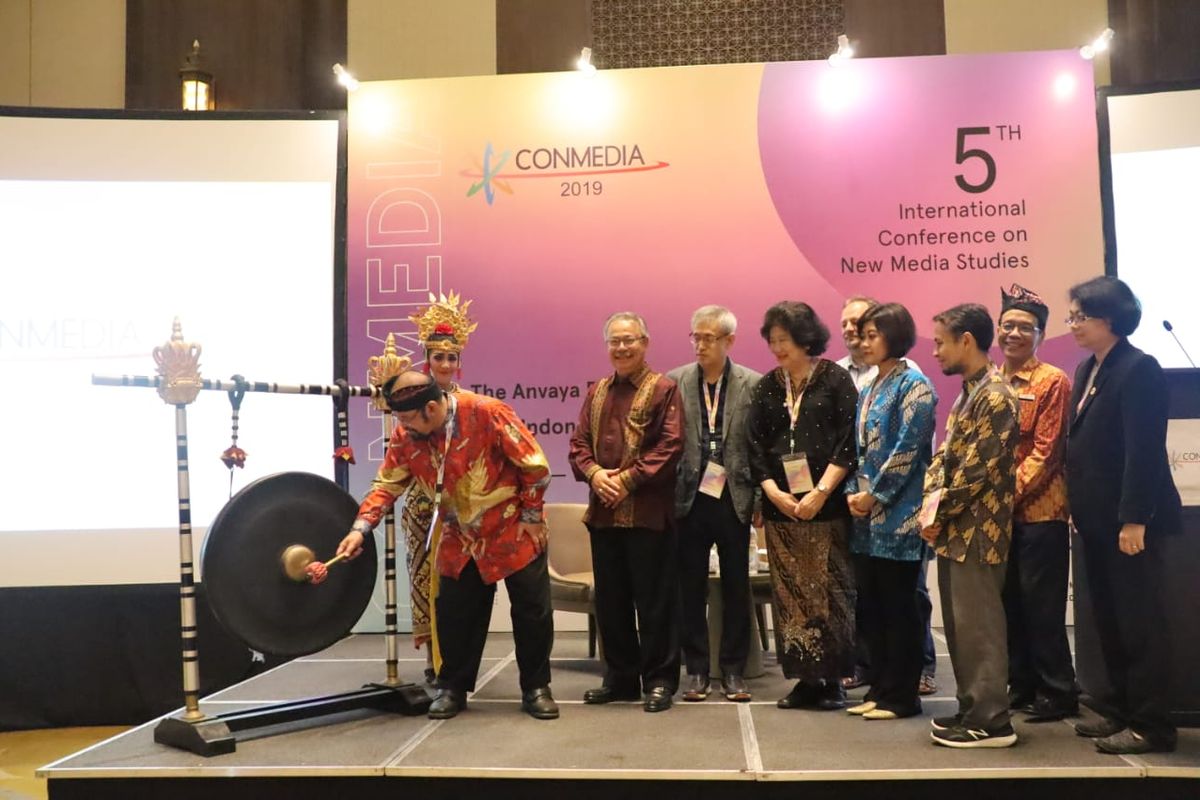 Universitas Multimedia Nusantara (UMN) bekerja sama dengan IEEE Indonesia Section menggelar International Conference On New Media Studies (CONMEDIA) di Bali pada 9-11 Oktober 2019.