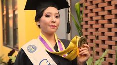 Penuh Haru, Kisah Ibu Dampingi Anak Berkebutuhan Khusus Jadi Lulusan Termuda UNY