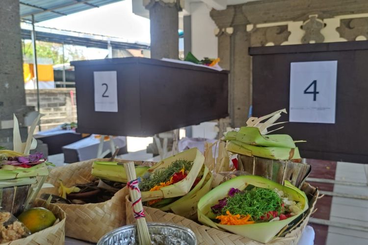 Peti jenazah telantar yang hendak dikremasi di di Taman Krematorium Mumbul, Kabupaten Badung, Bali. pada Kamis (5/10/2023). /Dok. Humas RSUP Prof Ngoerah Denpasar