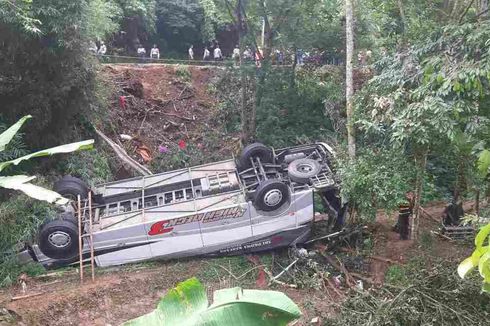 Cerita Ase, Selamatkan Anaknya yang Terjepit dalam Kecelakaan Bus Sumedang: Saya Cakar-cakar Tanahnya dengan Tangan