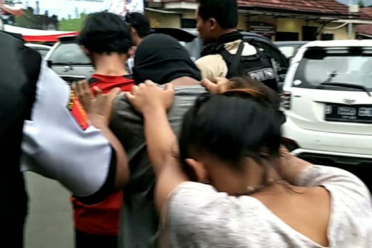 Begal menggunakan gergaji di Depok, Rabu (15/5/2019).