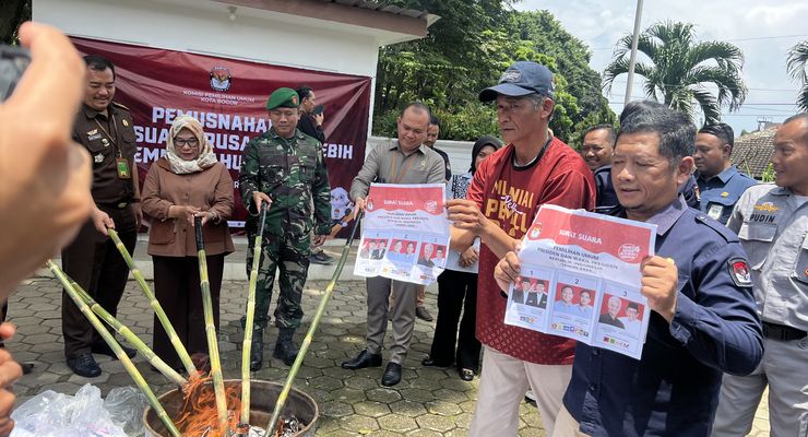 KPU Kota Bogor Sebut 678 Surat Suara Rusak Saat Proses Sortir-Lipat