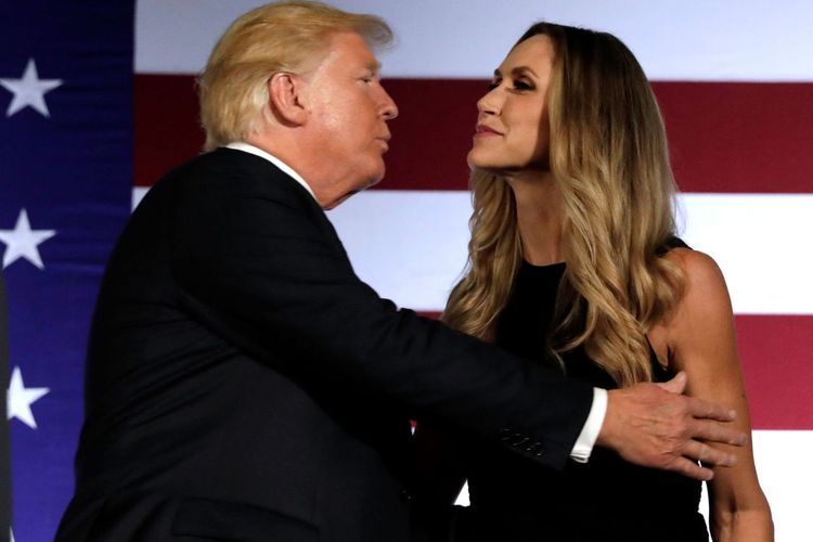 Presiden Amerika Serikat Donald Trump bersama menantunya, Lara Trump.