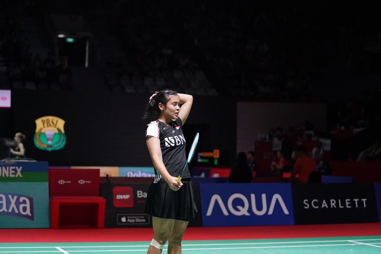 Ekspresi Gregoria Mariska Tunjung kala bertanding melawan Pusarla V Sindhu (India) dalam babak 32 besar Indonesia Open 2023 di Istora, Senayan, Jakarta, Selasa (13/6/2023).