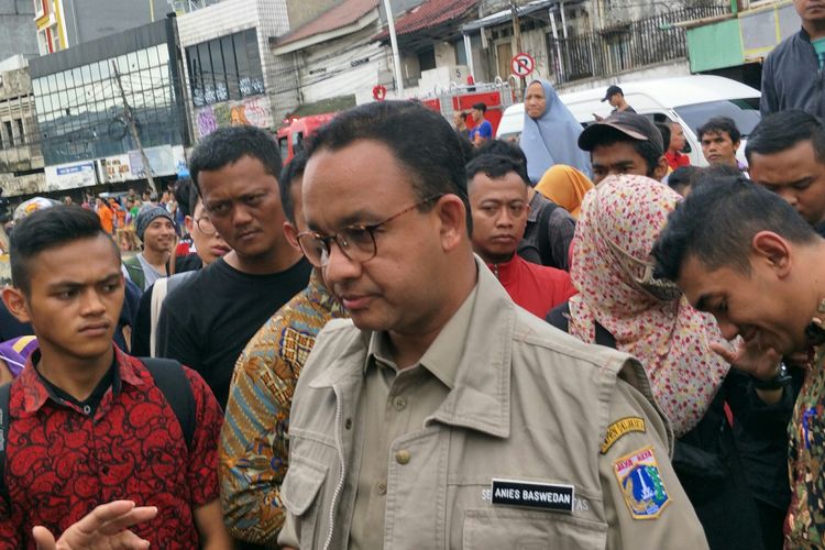 Gubernur DKI Jakarta Anies Baswedan di Kampung Pulo, Kelurahan Kampung Melayu, Jatinegara, Jakarta Timur, Kamis (2/1/2020).