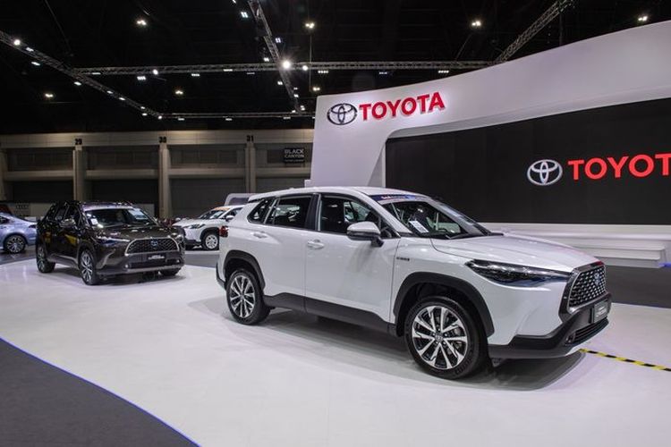 Toyota Corolla Cross saat tampil di ajang Bangkok Motor Show 2020