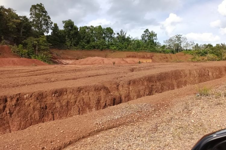  pembangunan jalan Bung Karno yang terletak di Desa Juaq Asa, Kecamatan Barong Tongkok, Kabupaten Kutai Barat.