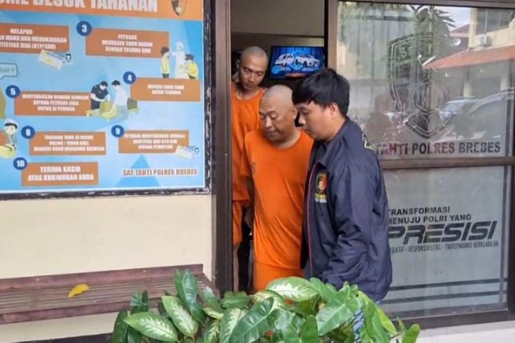 Dua Preman Anggota Ormas Diringkus Saat Palak Sopir Pikap yang Masuk Pabrik di Brebes