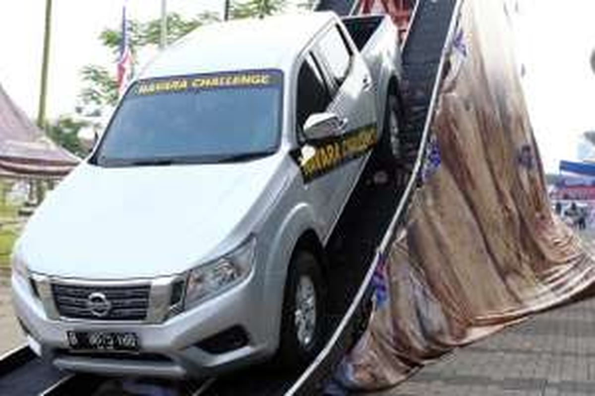 Nissan Navara dipamerkan saat acara GAIKINDO Indonesia International Auto Show (GIIAS) 2016,di Indonesia Convention Exibition (ICE) BSD City Tangerang, Kamis (11/8/2016). Pameran otomotif international ini berlangsung pada tanggal 11 Agustus 2016 hingga 21 Agustus 2016. 