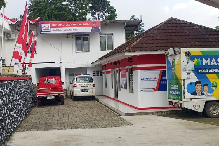 Kondisi Koperasi Desa (Kopdes) Merah Putih di Hambalang, Bogor, Jawa Barat, Kamis (21/8/2025) tampak sepi dan belum beroperasi sesuai tujuan awalnya dibentuk.