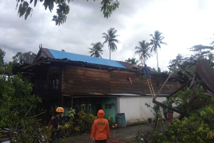 Angin Kencang Rusak 18 Rumah di Kabupaten Pinrang