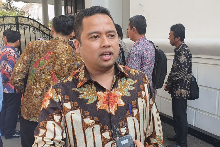 Wai Kota Tangerang Arief R Wismansyah susai menghadiri rapat kabinet terbatas di Kantor Presiden, Kompleks Istana Kepresidenan, Jakarta, Selasa (16/7/2019). 