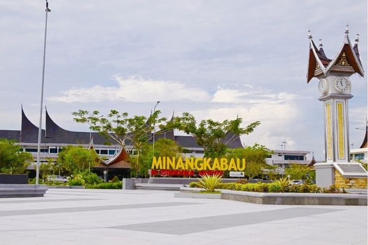 Bandara Minangkabau di Kabupaten Padang Pariaman, Sumatera Barat.