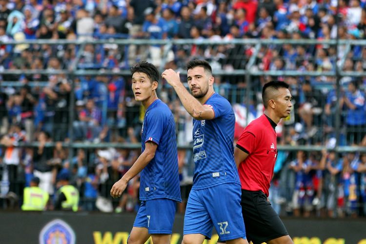 Pemain asing Arema FC musim 2020, Oh In Kyun (kiri) dan Jonathan Bauman (kanan).