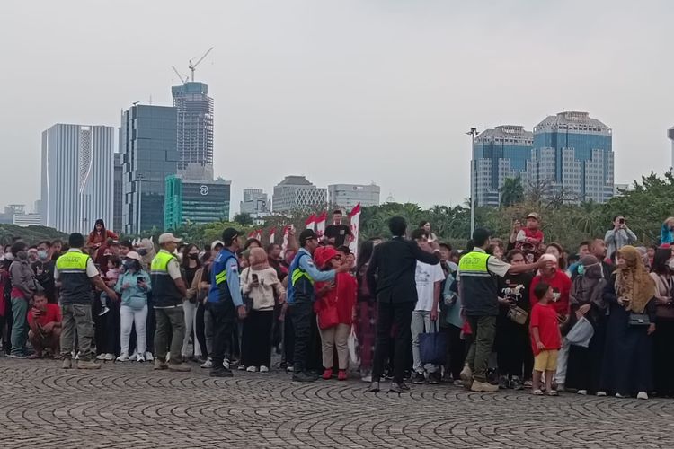Kirab Bendera Merah Putih dari Istana Negara ke Monas, Jakarta Pusat, Kamis (17/8/2023).