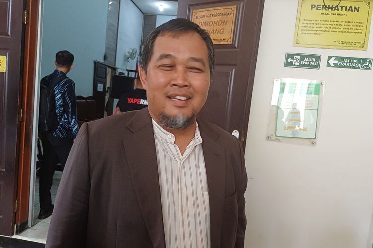 Koordinator MAKI Boyamin Saiman usai sidang gugatan praperadilan KPK yang diduga menghentikan kasus Harun Masiku di PN Jakarta Selatan, Senin (12/2/2024)