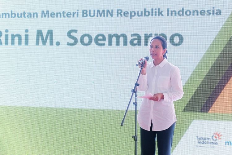 Menteri BUMN Rini Soemarno saat meresmikan program kewirausahaan untuk petani dan MBB di Sliyeg, Indramayu, Kamis (11/1/2018)