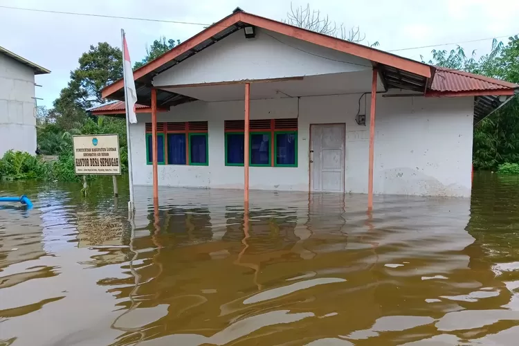 Banjir di Kalimantan Barat akibat hujan, Jumat (9/1/2026). 