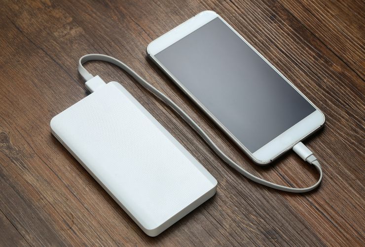 Ini Daftar Perangkat Elektronik yang Dilarang Dicas di Dalam Kabin Bus