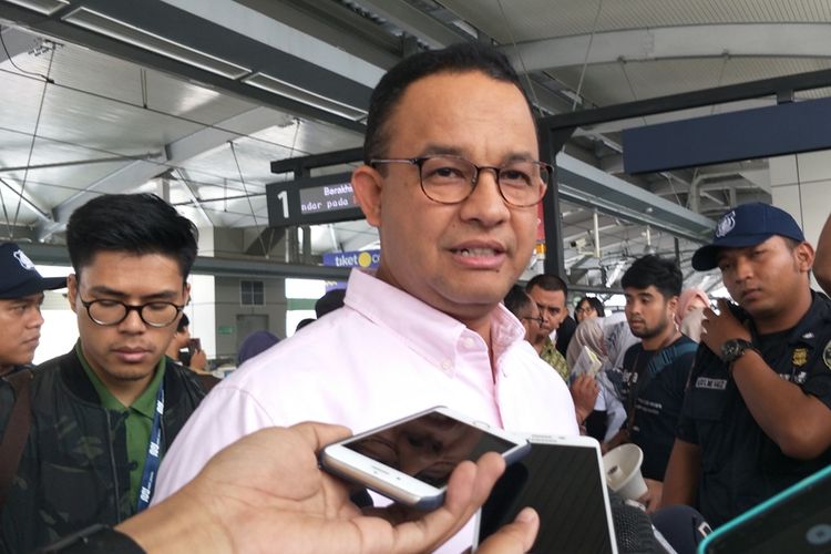 Gubernur DKI Jakarta Anies Baswedan di Stasiun MRT Lebak Bulus, Jakarta Selatan, Minggu (8/9/2019).