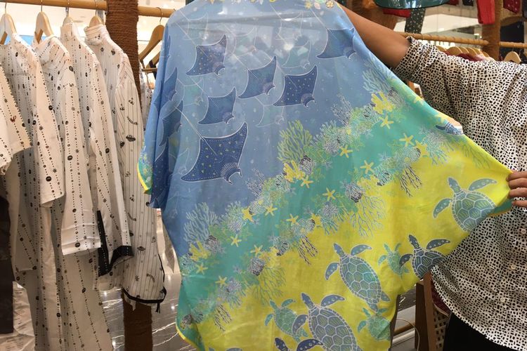 Salah satu koleksi terbaru Sejauh Mata Memandang dalam gelaran Jakarta Fashion Week 2026 yang bertajuk Larung.