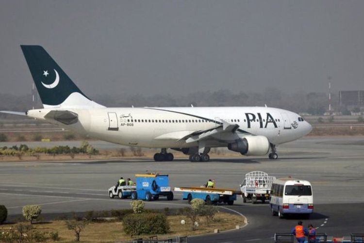 Pesawat Maskapai Penerbangan Internasional Pakistan (PIA) di Bandara Internasional Alama Iqbal di Lahore.