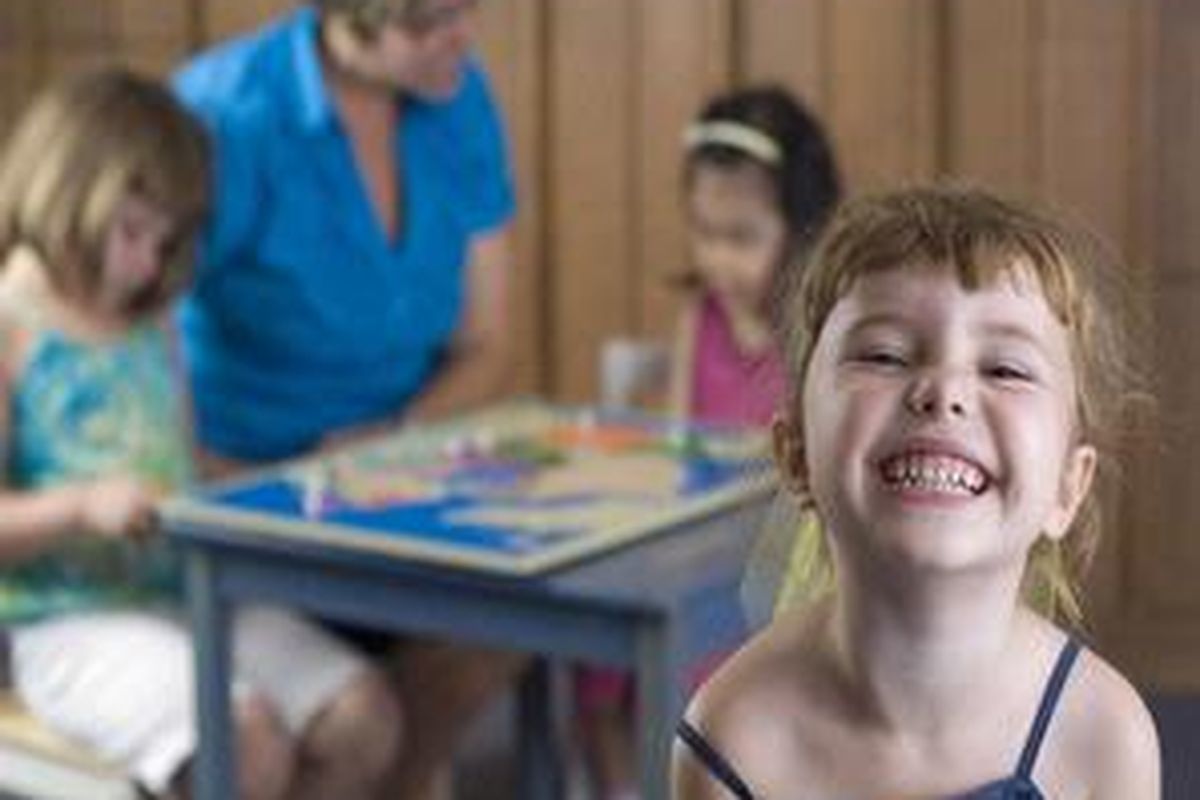 Seandainya setiap perusahaan memiliki daycare gratis. Orangtua bisa bekerja tenang, anak senang, perusahaan mendapati karyawan yang produktif. 