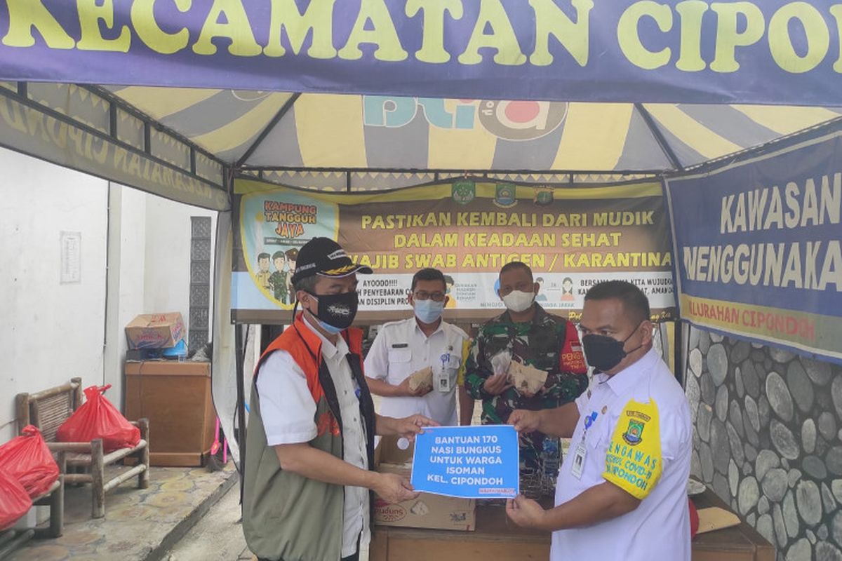 Pegawai di setiap Organisasi Perangkat Daerah (OPD) Pemerintah Kota Tangerang Banten diminta mendirikan dapur umum untuk membuat makanan siap santap bagi warga yang menjalani isolasi mandiri di rumah.