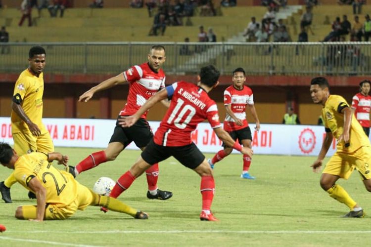 Pertandingan Liga 1 antara Madura United vs Semen Padang, Rabu (28/8/2019). 